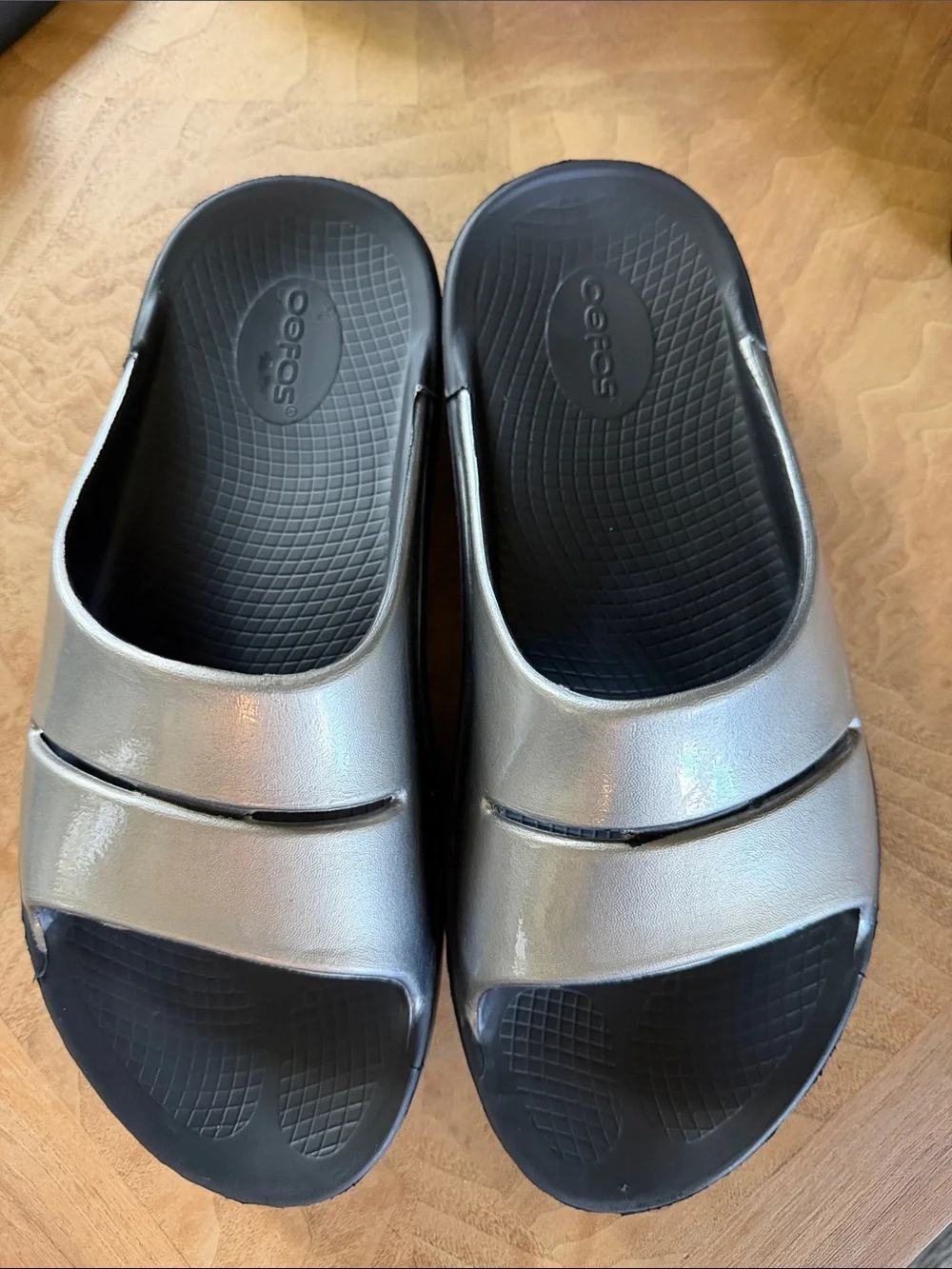 Oofos Ooahh Luxe Slides Size 11